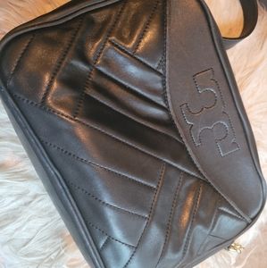 Black Tory Burch Fleming convertible shoulder bag made of black chevron leather